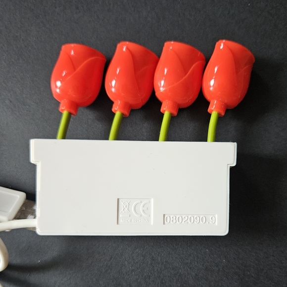 Cute USB no-water-needed floral hub - Picture 3 of 3